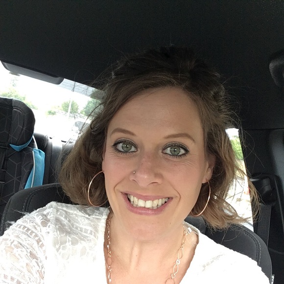 Meet your Posher, Angela - Picture 1 of 1